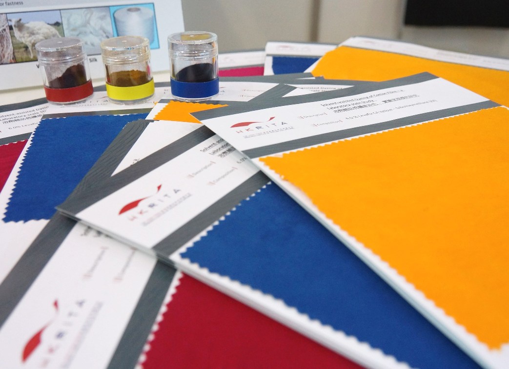 Cotton fabric by solvent-assisted dye